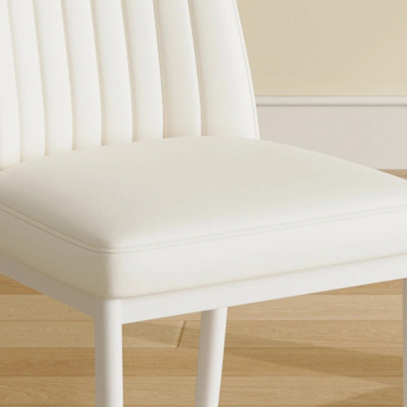 Lot de 4 Chaises de Salle à Manger Modernes, Chaises de Salle à Manger Rembourrées en Cuir avec Dossier à Rayures Verticales, Chaises de Cuisine avec Pieds en Métal